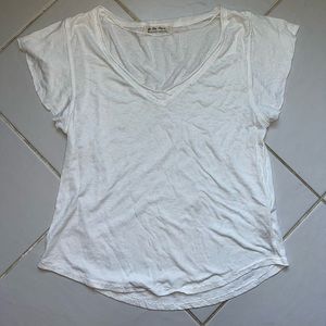 White « we thé free » shirt, very flow